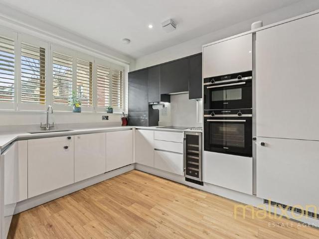 Flat for sale in London Borough of Merton, Mitcham