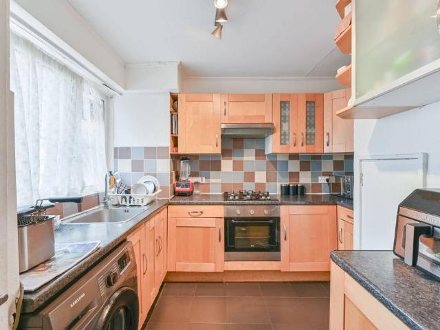 Flat for sale in Loughborough Junction, Greater London