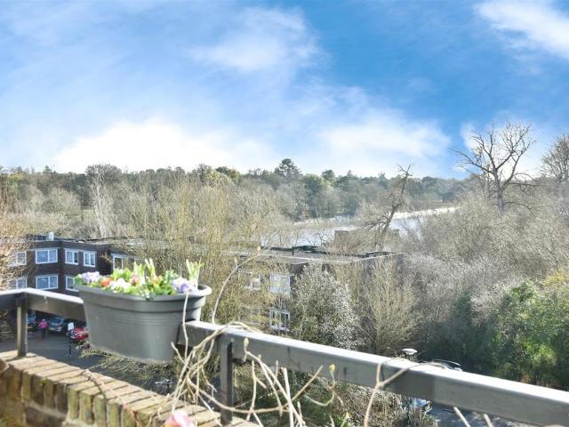 Flat for sale in London Borough of Hounslow, Isle Of Man