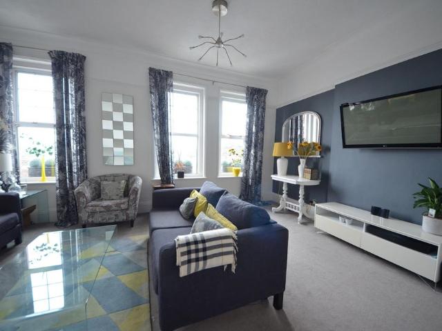 Flat for sale in Streatham Hill, Greater London