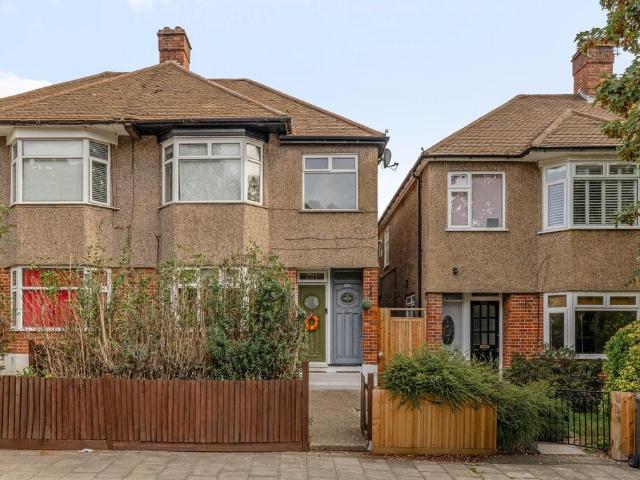 Flat for sale in Upper Sydenham, Greater London