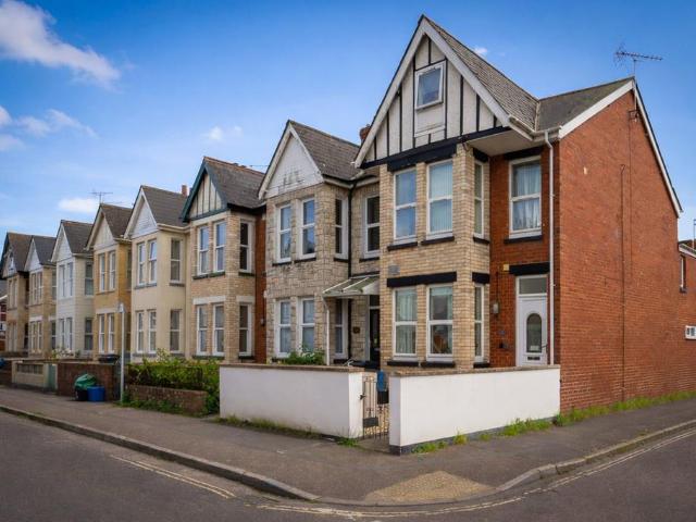 Flat for sale in Withycombe, Budlake