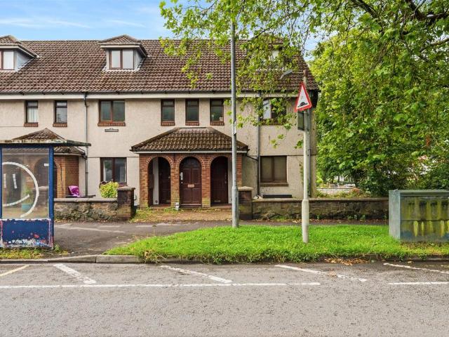 Flat for sale in Nangreaves, Wales
