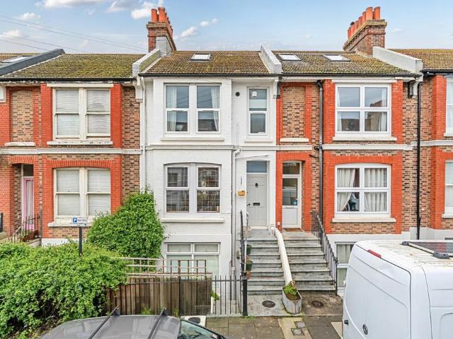 Flat for sale in Whitehawk, Brighton & Hove