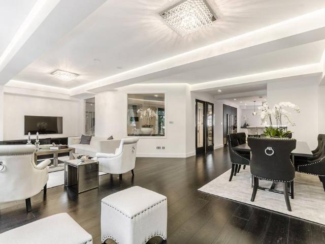 Flat for sale in Knightsbridge, Greater London