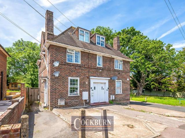 Flat for sale in Elmstead, Greater London