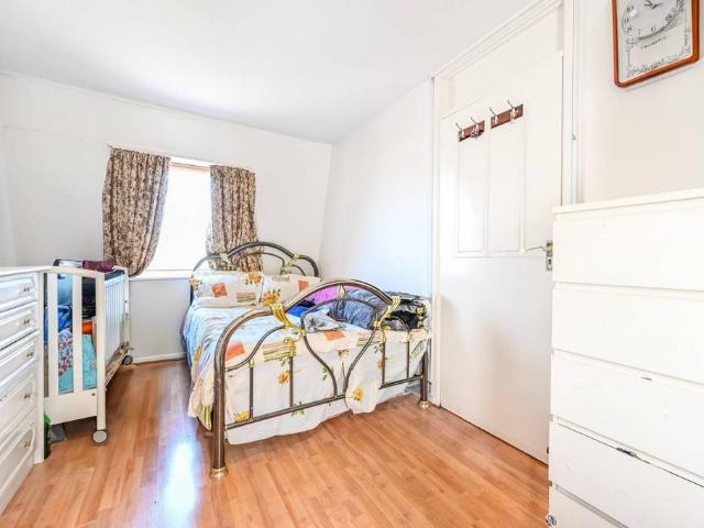 Flat for sale in Harringay, Greater London