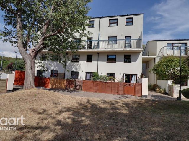 Flat for sale in Mount Wise