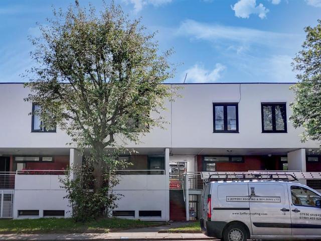 Flat for sale in Gospel Oak, Greater London