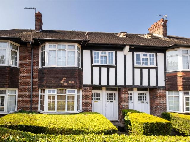 Flat for sale in Streatham, Greater London