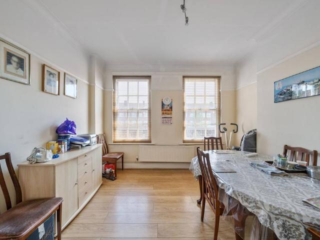 Flat for sale in Barnet, Cockfosters