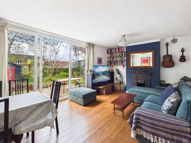 Flat for sale in Streatham Hill, Greater London