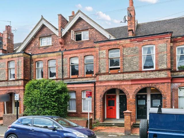 Flat for sale in Streatham Hill, Greater London