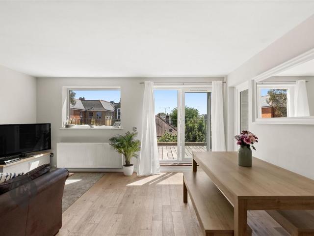 Flat for sale in Southfields, Greater London