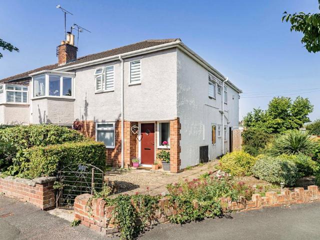 Flat for sale in Prestbury, Golden Valley
