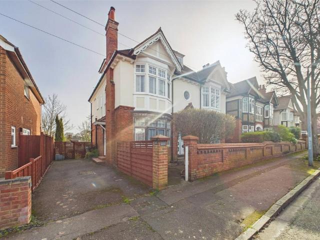 Flat for sale in St Marks, Maidenhead