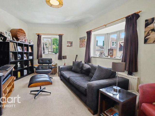 Flat for sale in Fole, Surrey