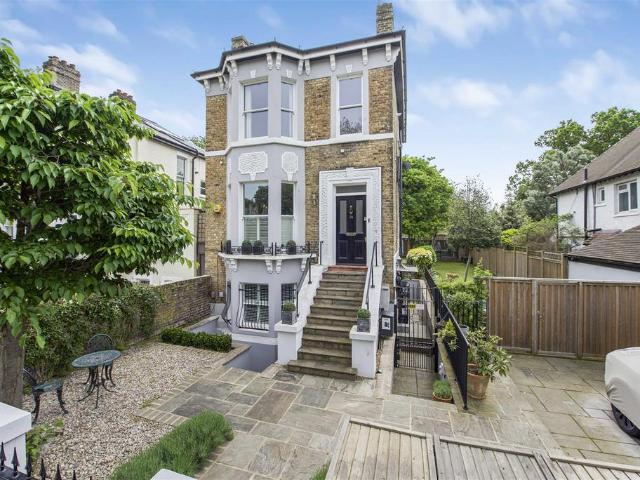 Flat for sale in St Margarets, Greater London
