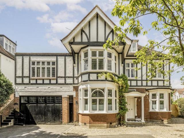 Flat for sale in Brondesbury, Greater London