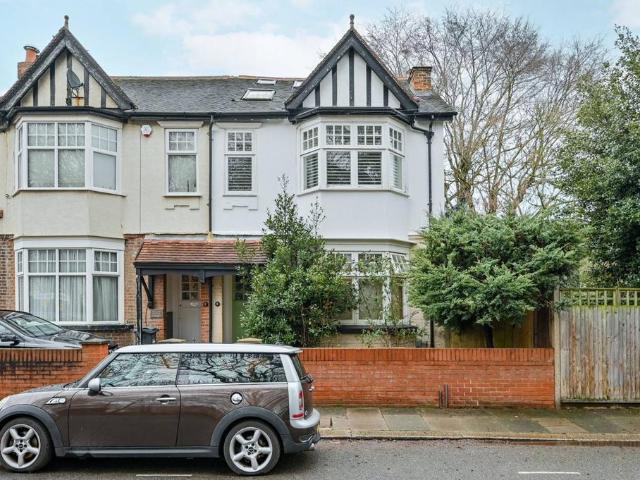 Flat for sale in London Borough of Hounslow, Isle Of Man