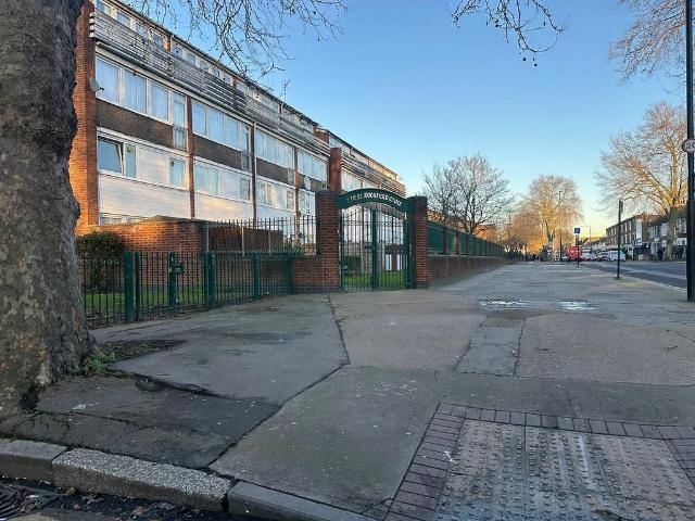 Flat for sale in Upton Park, Greater London
