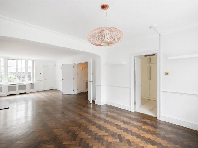 Flat for sale in Marylebone, Greater London