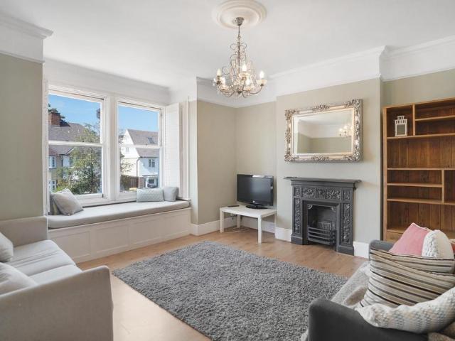 Flat for sale in London Borough of Lewisham, Forest Hill