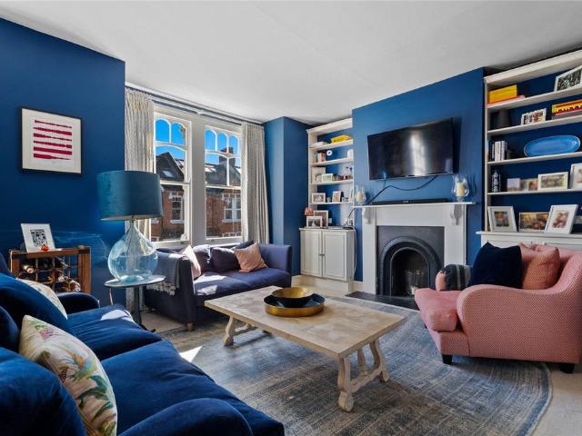 Flat for sale in Shepherd's Bush, Greater London