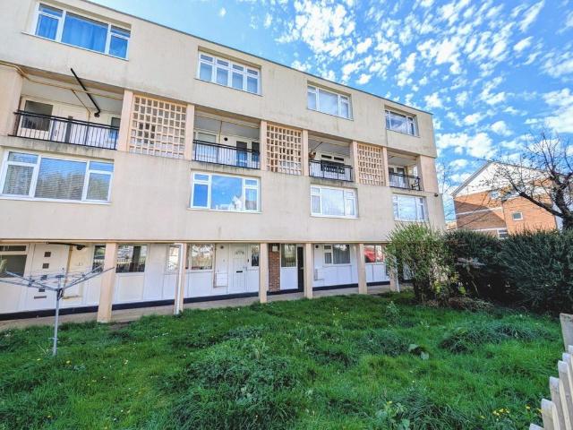 Flat for sale in Mount Wise