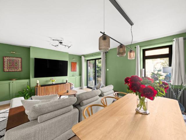 Flat for sale in Queen's Park, Greater London
