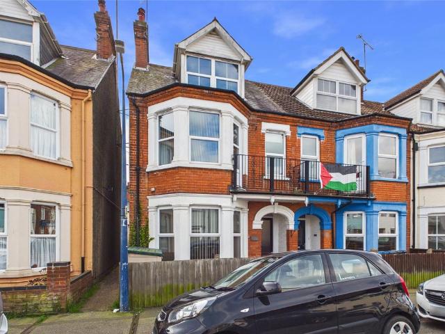 Flat for sale in Felixstowe, Eastbridge