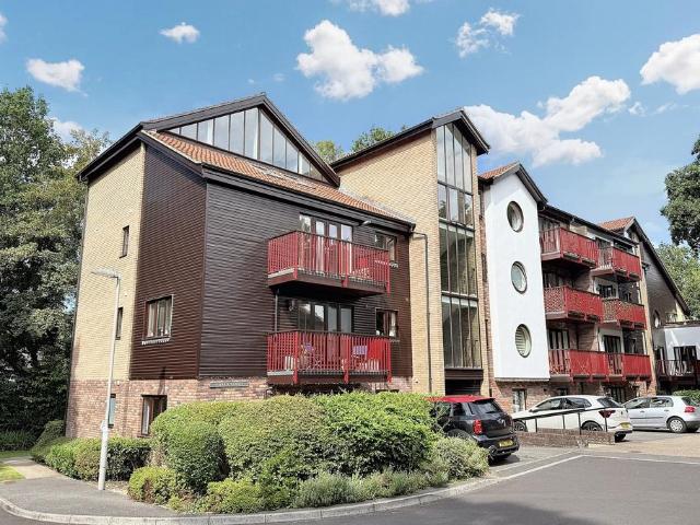 Flat for sale in Tricketts Cross, Ferndown