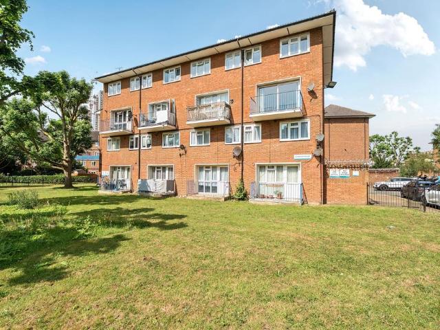 Flat for sale in Bermondsey, Greater London