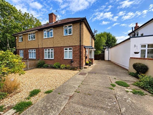Flat for sale in London Borough of Ealing, Greater London