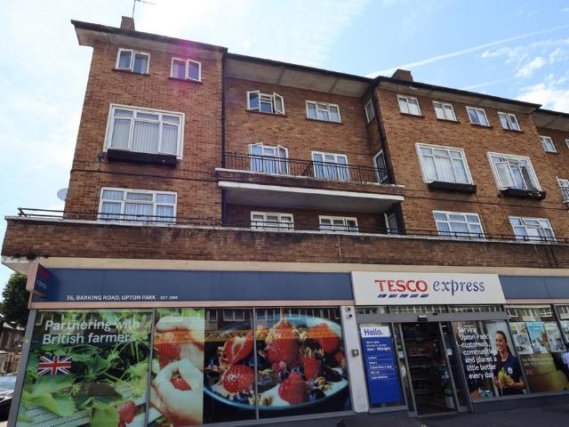 Flat for sale in Upton Park, Greater London