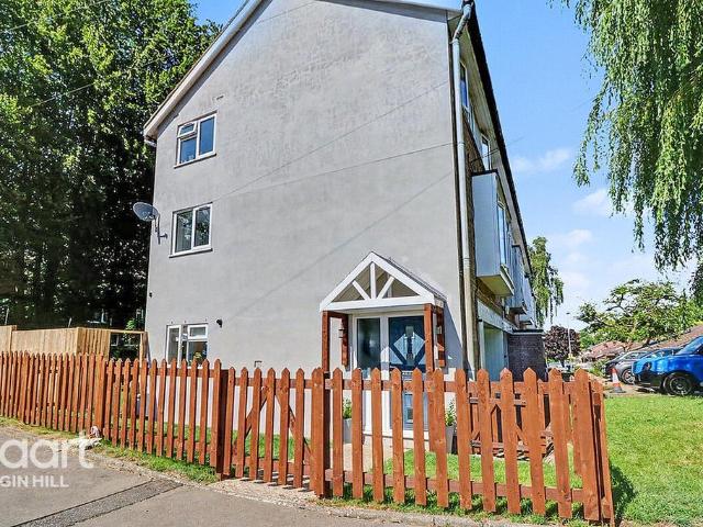 Flat for sale in Greater London