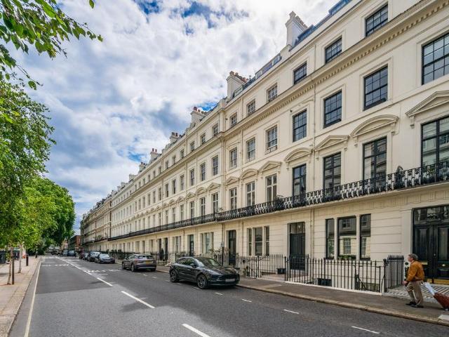 Flat for sale in Paddington, Greater London