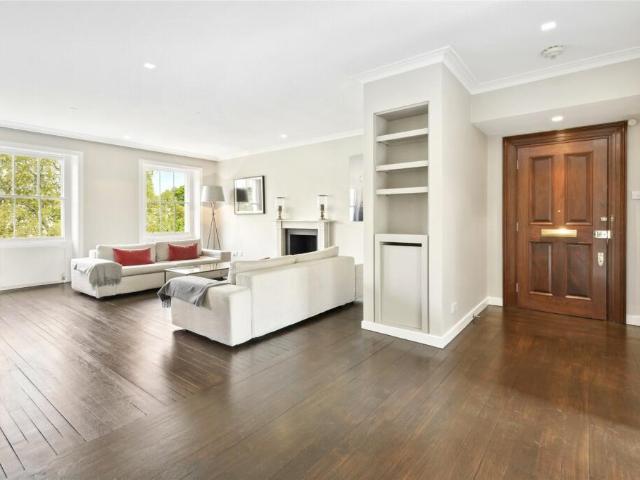 Flat for sale in Pimlico, Greater London
