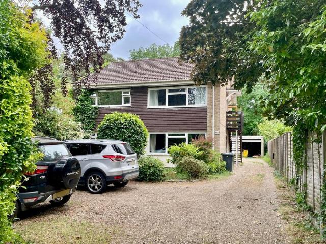 Flat for sale in Fleet, Hart