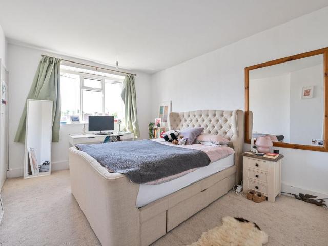 Flat for sale in Bermondsey, Greater London