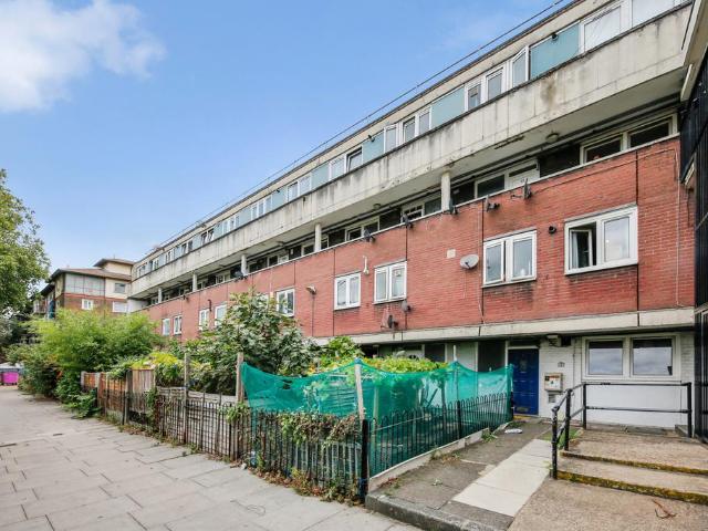 Flat for sale in Bethnal Green, Greater London