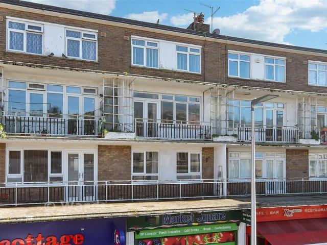 Flat for sale in Clarendon, Ash