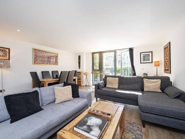 Flat for sale in Ocean Estate, Stepney