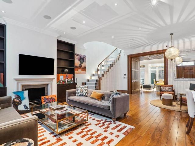 Flat for sale in Knightsbridge, Greater London