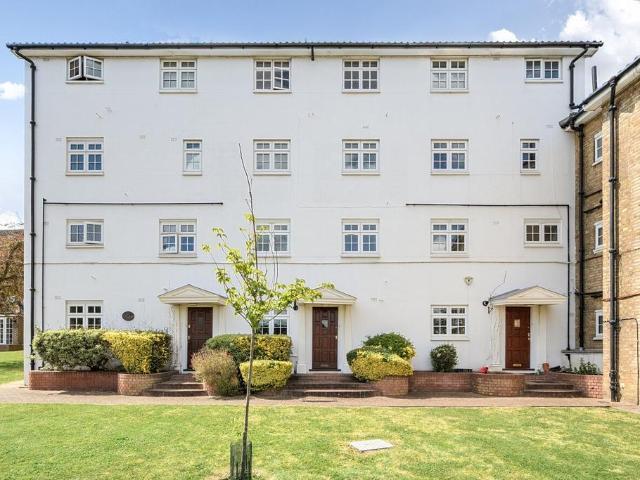 Flat for sale in Southfields, Greater London