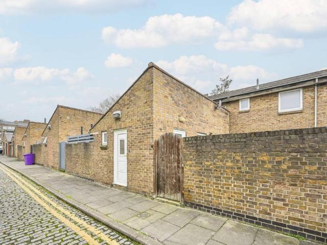 Flat for sale in St. George in the East, Shadwell
