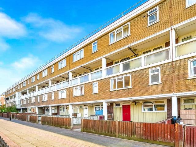 Flat for sale in Teesdale Estate, Bethnal Green