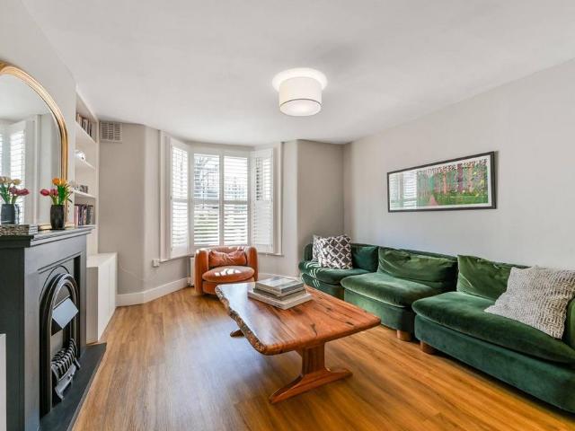 Flat for sale in Maida Hill, Greater London
