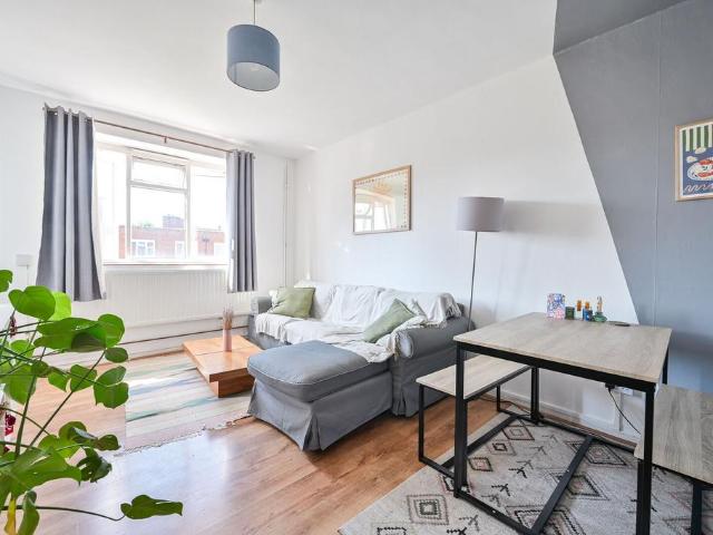 Flat for sale in Bermondsey, Greater London