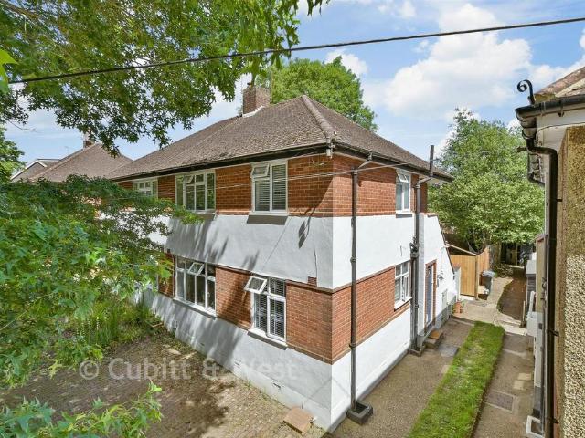 Flat for sale in Red Hill, Surrey